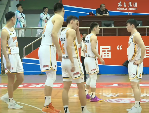 优配无忧 广东队77-64山西队！徐杰13分，张昊20分